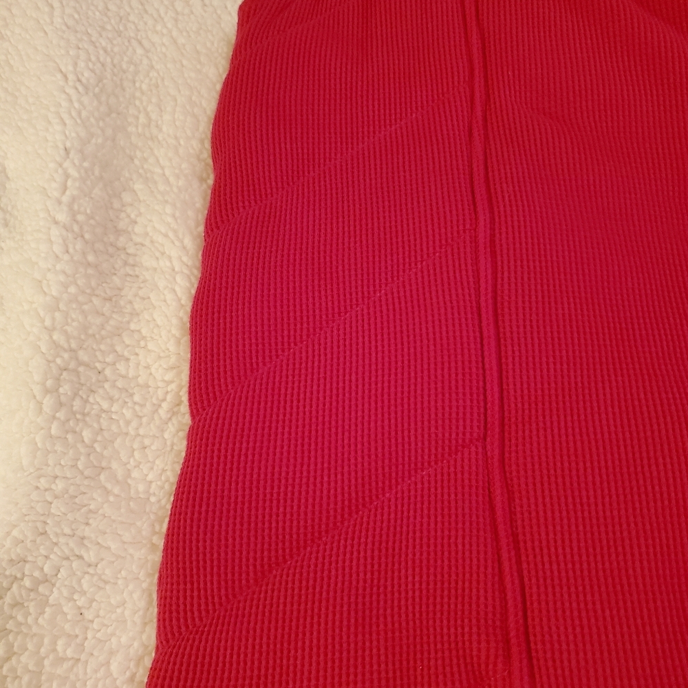 Jones New York size 2x hot pink quilted Vest. Zips and buttons. NWT - Picture 10 of 10